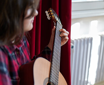 An der Gitarre